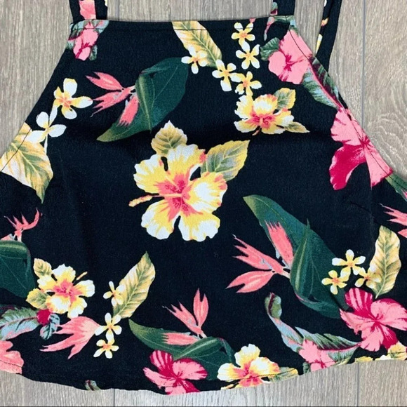 Forever 21 Floral Print Top Blouse Tie Shoulder Strap Cropped Black Size Medium - Picture 8 of 16